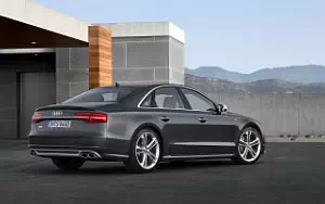   Audi S8 - 2013