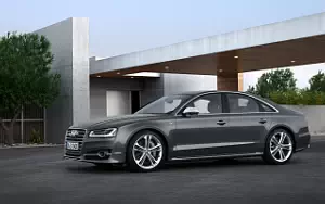   Audi S8 - 2013
