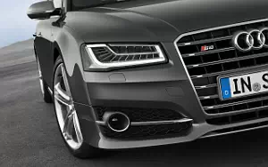   Audi S8 - 2013