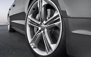   Audi S8 - 2013