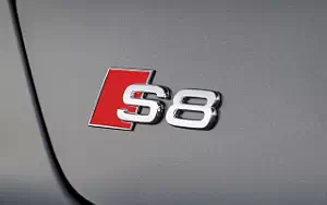   Audi S8 - 2013