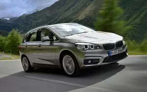   BMW 225i Active Tourer - 2014