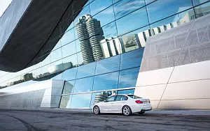   BMW 330e M Sport - 2016