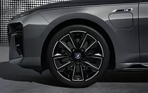   BMW M760e xDrive - 2022