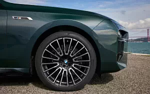  BMW i7 M70 xDrive (Aurora Diamond Green) - 2023
