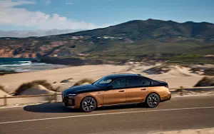   BMW i7 M70 xDrive (Two Tone Liquid Copper Sapphire Black) - 2023