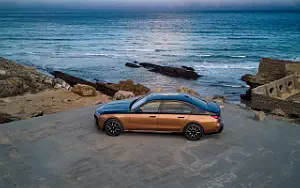   BMW i7 M70 xDrive (Two Tone Liquid Copper Sapphire Black) - 2023