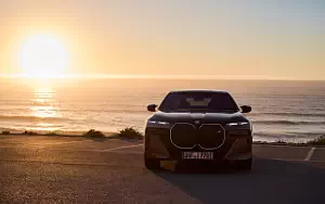   BMW i7 M70 xDrive (Two Tone Liquid Copper Sapphire Black) - 2023