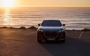   BMW i7 M70 xDrive (Two Tone Liquid Copper Sapphire Black) - 2023
