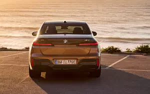   BMW i7 M70 xDrive (Two Tone Liquid Copper Sapphire Black) - 2023