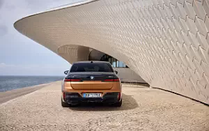   BMW i7 M70 xDrive (Two Tone Liquid Copper Sapphire Black) - 2023