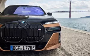   BMW i7 M70 xDrive (Two Tone Liquid Copper Sapphire Black) - 2023