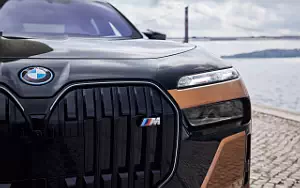   BMW i7 M70 xDrive (Two Tone Liquid Copper Sapphire Black) - 2023