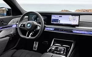   BMW i7 M70 xDrive (Two Tone Liquid Copper Sapphire Black) - 2023