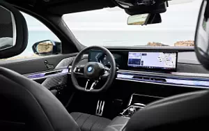   BMW i7 M70 xDrive (Two Tone Liquid Copper Sapphire Black) - 2023