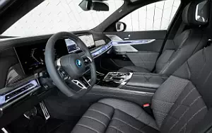   BMW i7 M70 xDrive (Two Tone Liquid Copper Sapphire Black) - 2023