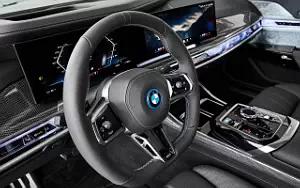   BMW i7 M70 xDrive (Two Tone Liquid Copper Sapphire Black) - 2023