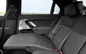   BMW i7 M70 xDrive (Two Tone Liquid Copper Sapphire Black) - 2023