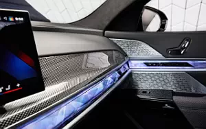   BMW i7 M70 xDrive (Two Tone Liquid Copper Sapphire Black) - 2023