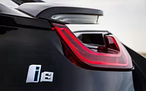   BMW i8 - 2013