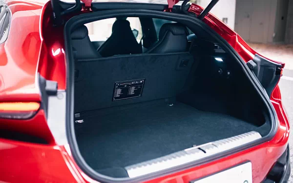 ���� ���������� Ferrari Purosangue Japan-spec - 2023