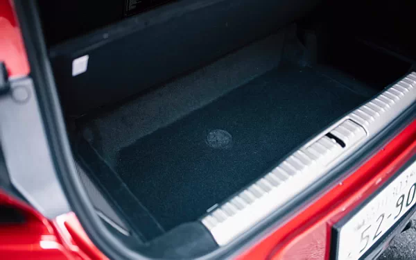 ���� ���������� Ferrari Purosangue Japan-spec - 2023