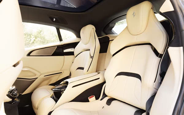 ���� ���������� Ferrari Purosangue US-spec - 2023