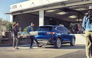   Ford Escape Hybrid Titanium - 2019