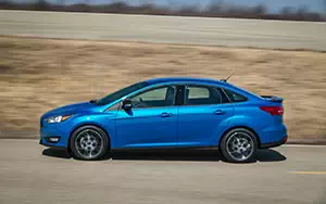   Ford Focus SE Sedan US-spec - 2014