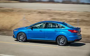   Ford Focus SE Sedan US-spec - 2014