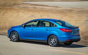   Ford Focus SE Sedan US-spec - 2014
