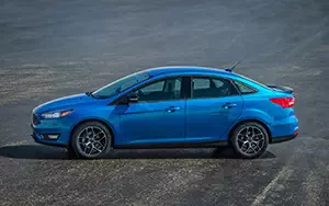  Ford Focus SE Sedan US-spec - 2014