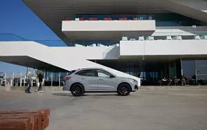   Ford Kuga Plug-In Hybrid Graphite Tech Edition EU-spec - 2023