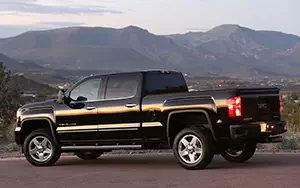   GMC Sierra 2500 HD Denali Crew Cab - 2014