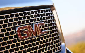   GMC Sierra 2500 HD Denali Crew Cab - 2014
