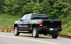   GMC Sierra 3500 HD Denali Crew Cab - 2011