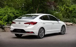   Hyundai Elantra Limited US-spec - 2018