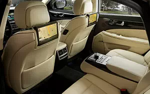   Hyundai Equus US-spec - 2014