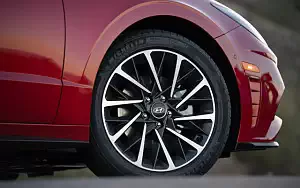   Hyundai Sonata Limited (Calypso Red) US-spec - 2019