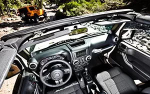   Jeep Wrangler Rubicon - 2012