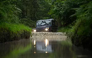   Land Rover Defender 90 Station Wagon - 2013