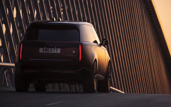 ���� ���������� Range Rover SV P510e - 2022