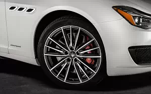   Maserati Quattroporte GTS GranSport US-spec - 2018