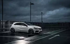   Mercedes-AMG A 45 4MATIC UK-spec - 2015