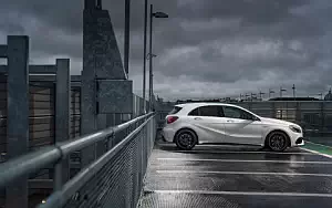   Mercedes-AMG A 45 4MATIC UK-spec - 2015