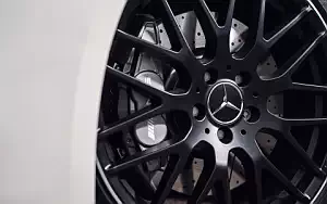   Mercedes-AMG A 45 4MATIC UK-spec - 2015