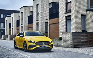   Mercedes-Benz A 200 AMG Line UK-spec - 2023