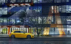   Mercedes-Benz A 200 AMG Line UK-spec - 2023