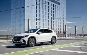   Mercedes-Benz EQS SUV 450 4MATIC AMG Line UK-spec - 2023