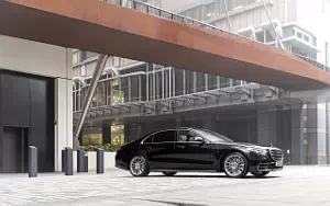   Mercedes-Benz S 580 e L AMG Line UK-spec - 2022